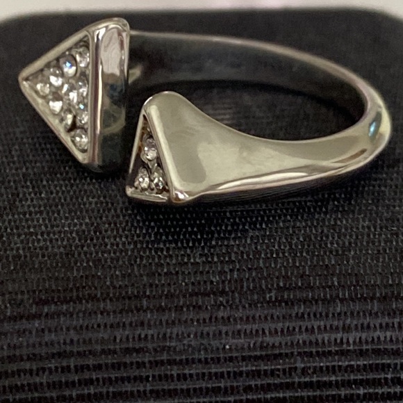 Open crystal triangle ring - Picture 3 of 3